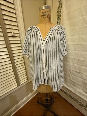Women’s Short Sleeve Vertical Stripe Button-Down Top -  Black & White XL